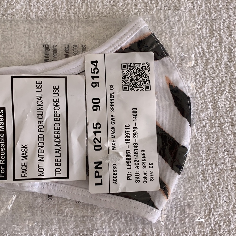 Fabletics Face Mask - Picture 6 of 8